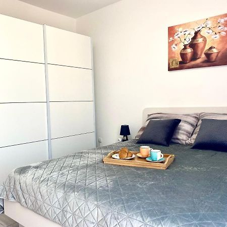 Ema Apartment Pula Luaran gambar