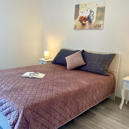 Ema Apartment Pula Luaran gambar