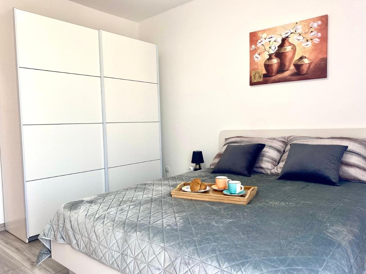 Ema Apartment Pula Luaran gambar
