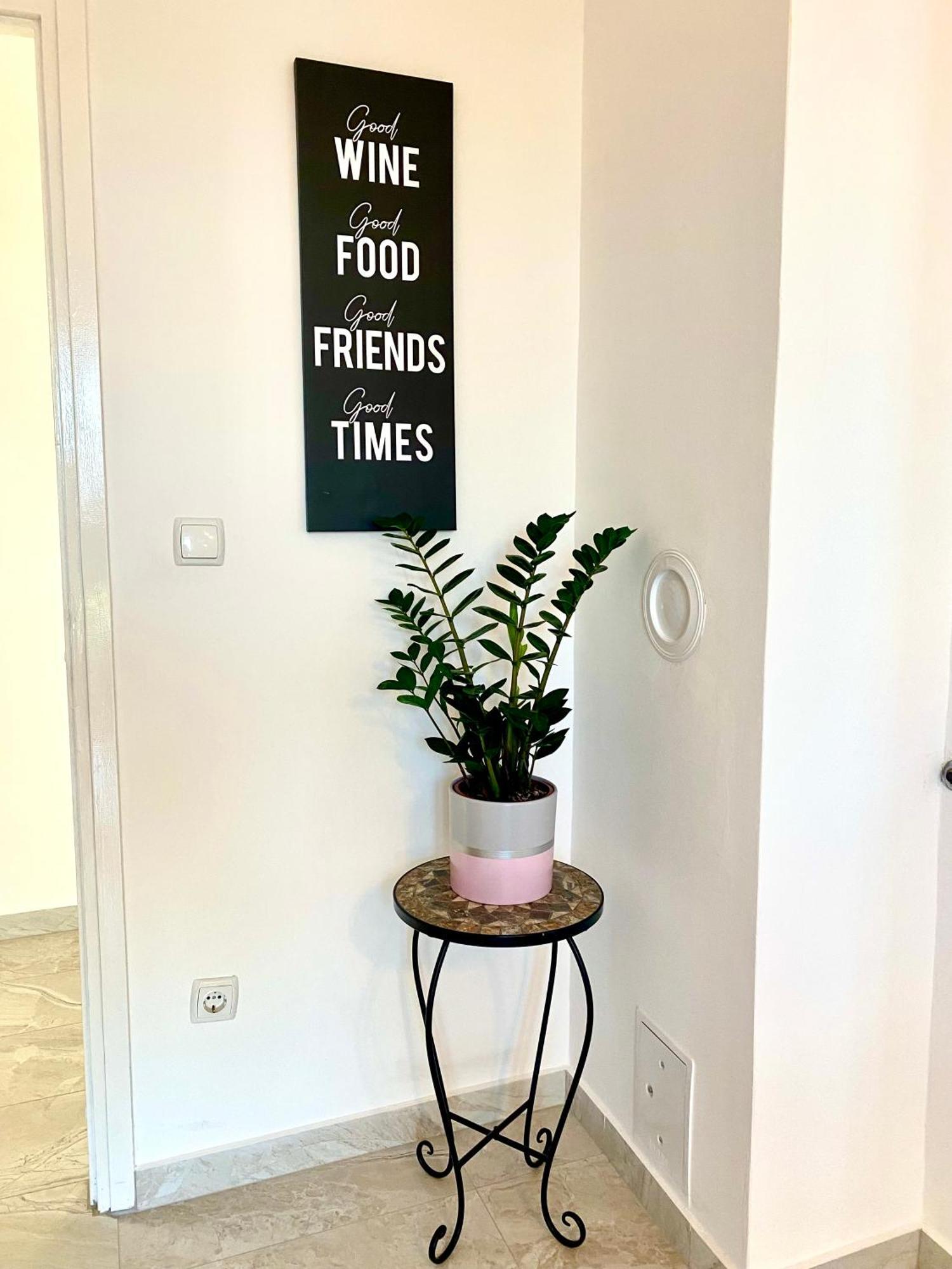 Ema Apartment Pula Luaran gambar