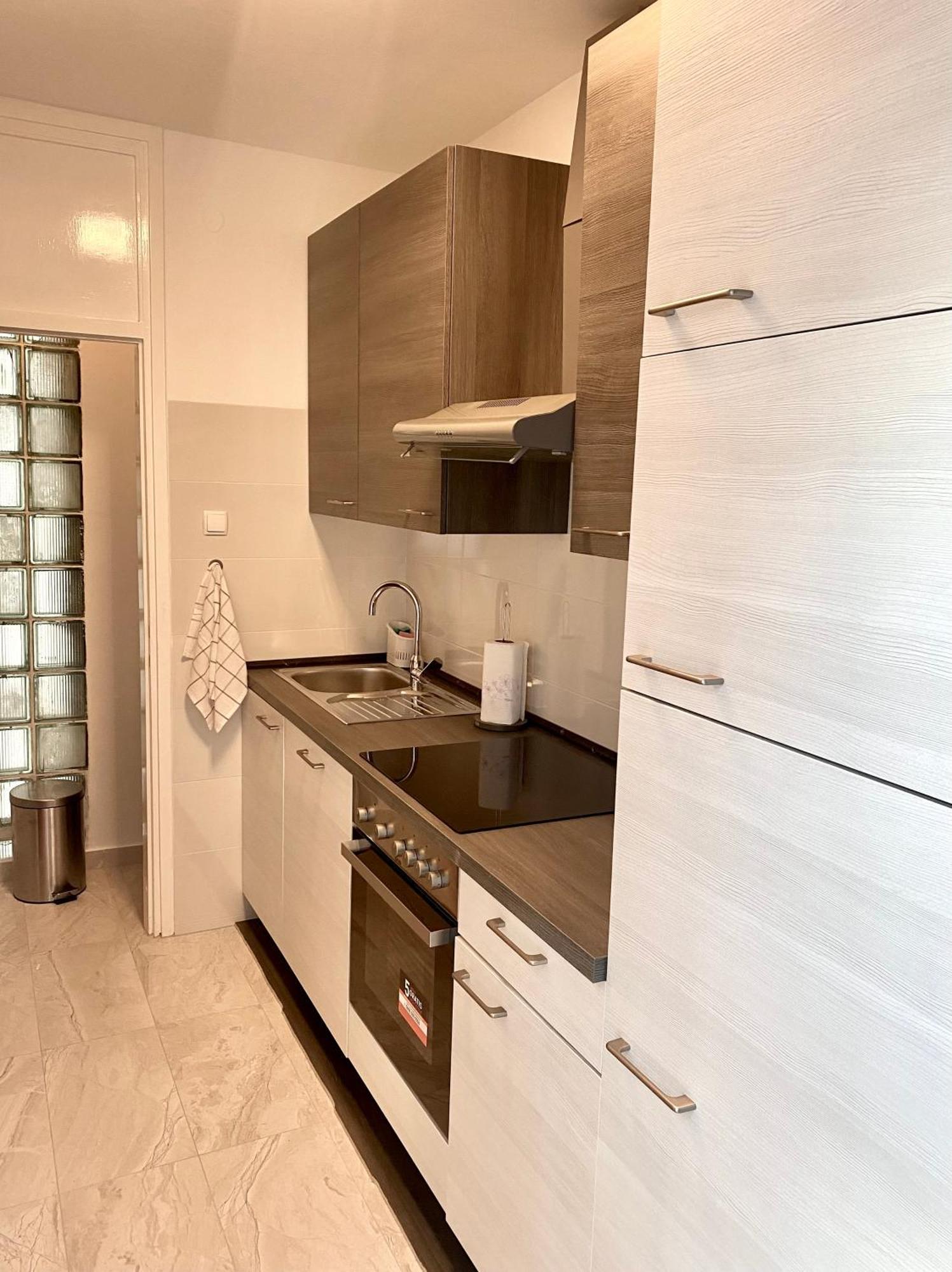 Ema Apartment Pula Luaran gambar